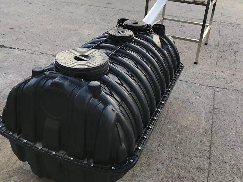 Integrated injection molded three-format septic tank-02