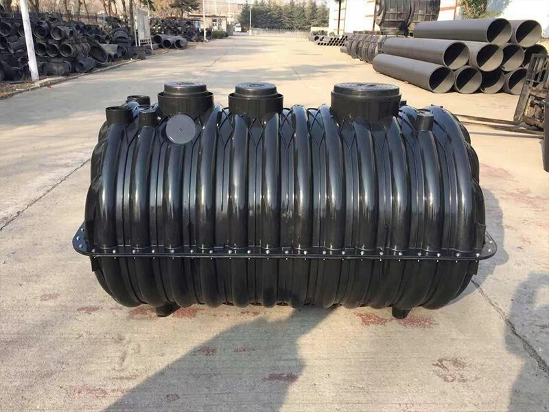 Integrated injection molded three-format septic tank-03