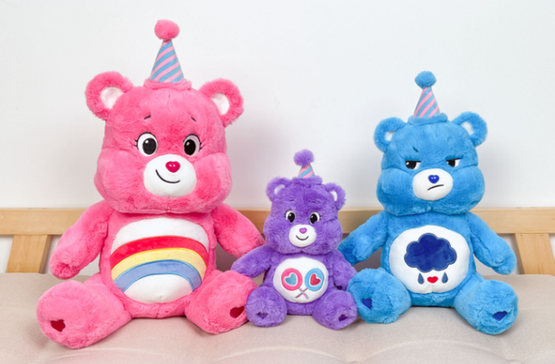 Seated heart-shaped bear 23CB1659