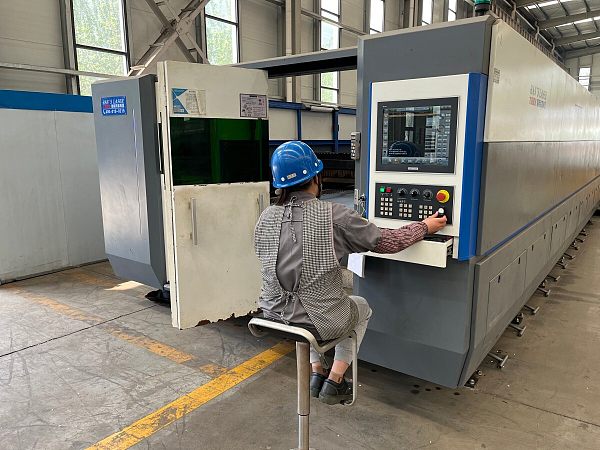 2.Semi Trailer Digital Control Production Line of Main Beam.jpg