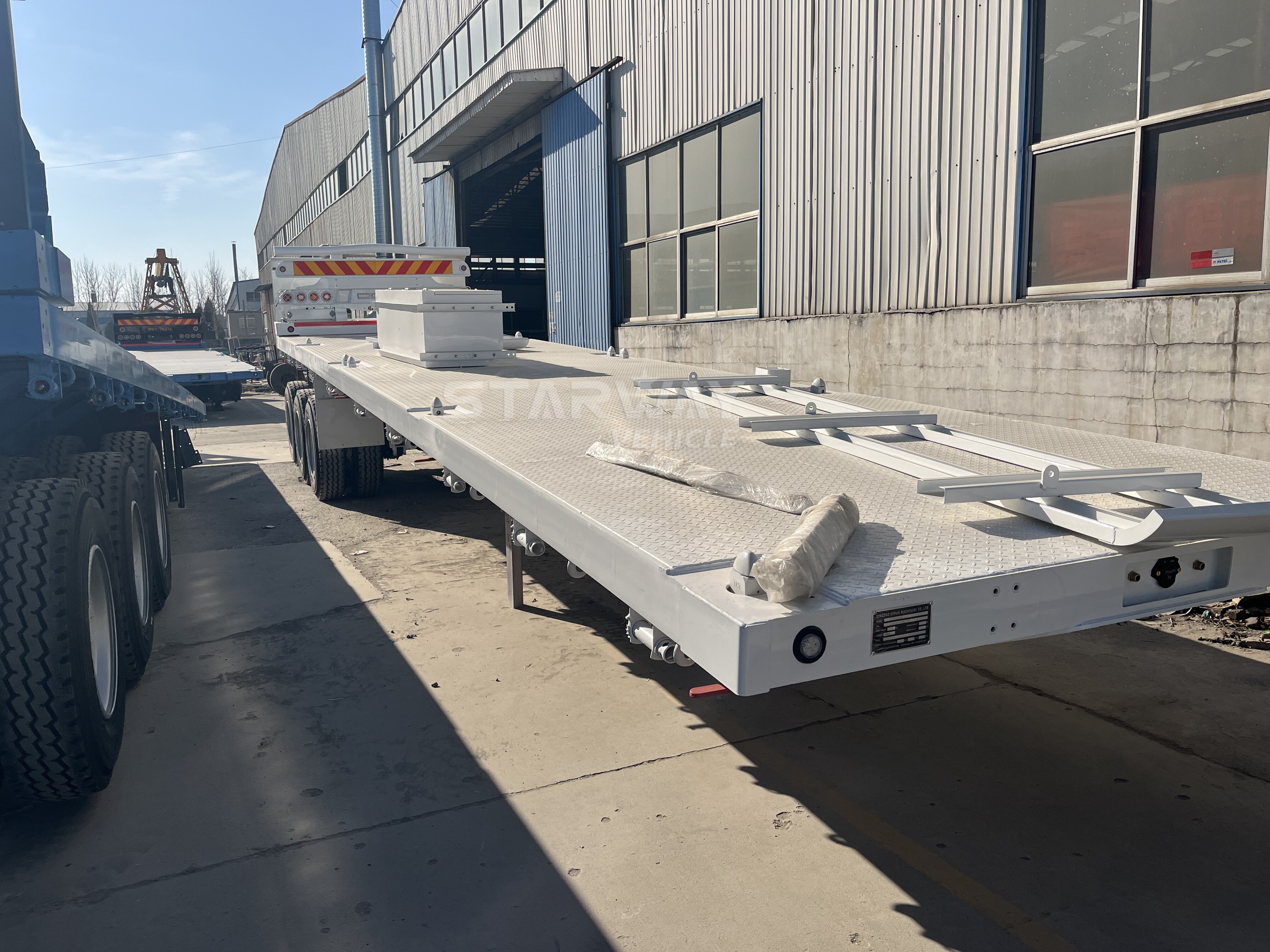 Flat bed trailers: ideal for heavy equipment transport
