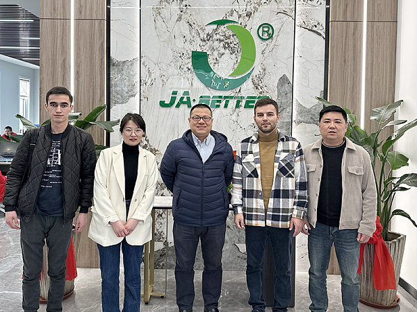 客户合影 (3).jpg