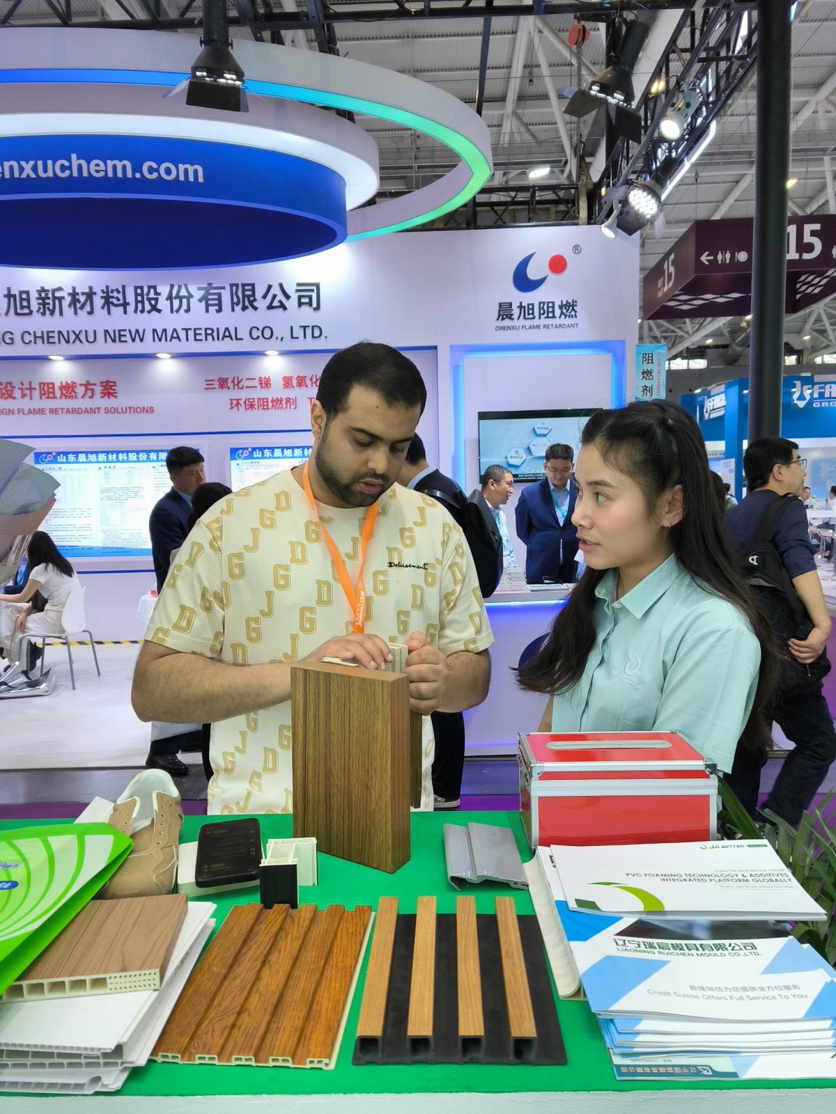 裴丽华2.jpg 裴丽华2.jpg