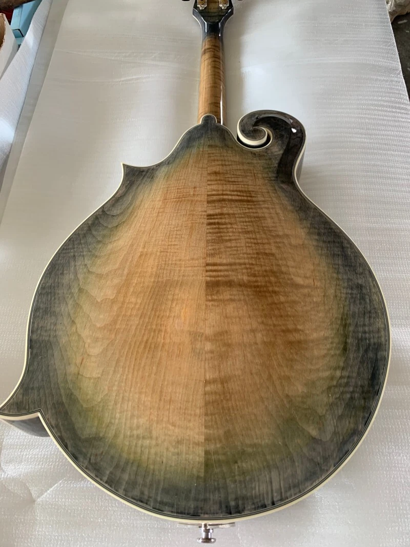 Mandoline guitare style F (AOM-F105)