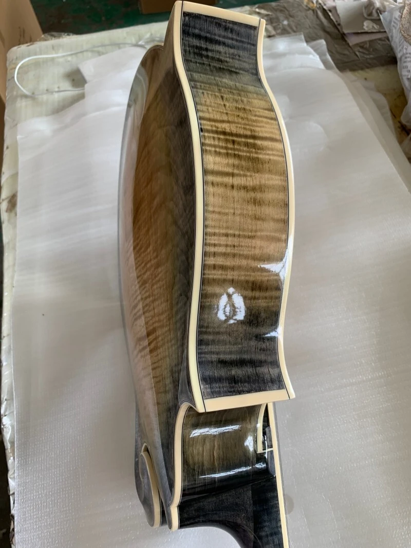 Mandoline guitare style F (AOM-F105)