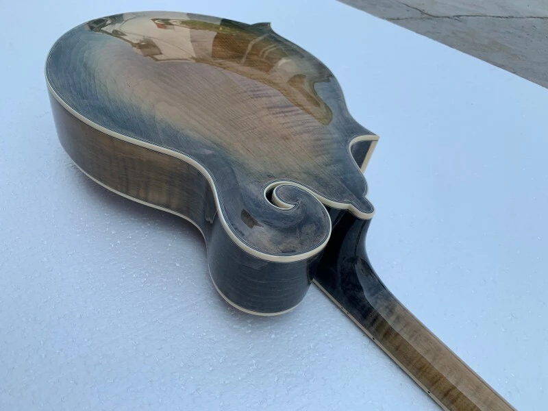 Mandoline guitare style F (AOM-F105)