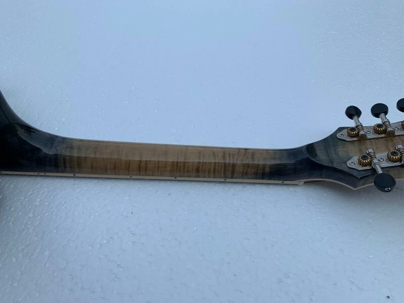 Mandoline guitare style F (AOM-F105)