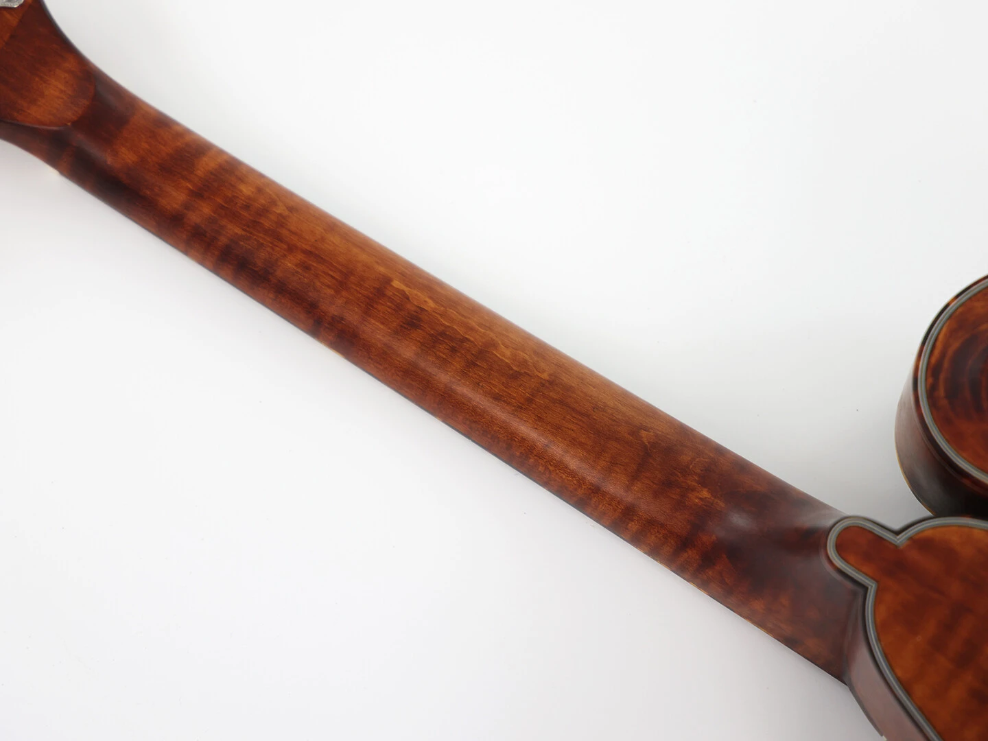 Mandoline Octave Brown entièrement massive avec dos et côtés en érable flammé