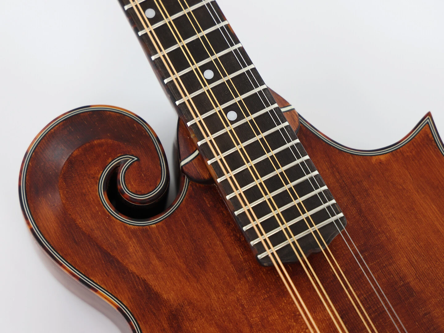 Mandoline Octave Brown entièrement massive avec dos et côtés en érable flammé