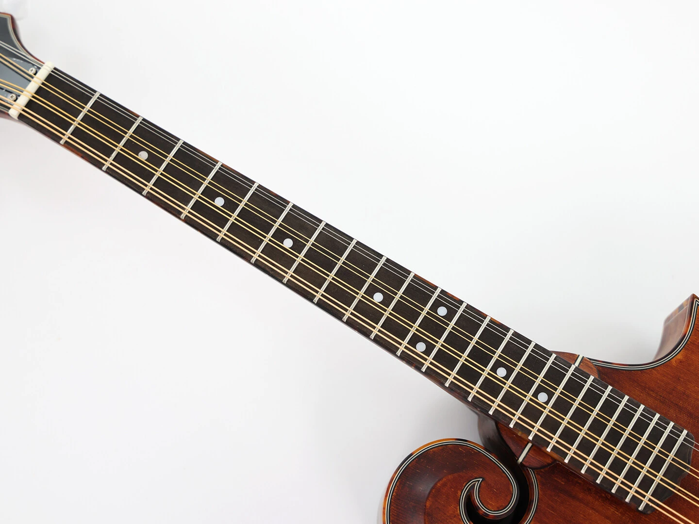 Mandoline Octave Brown entièrement massive avec dos et côtés en érable flammé