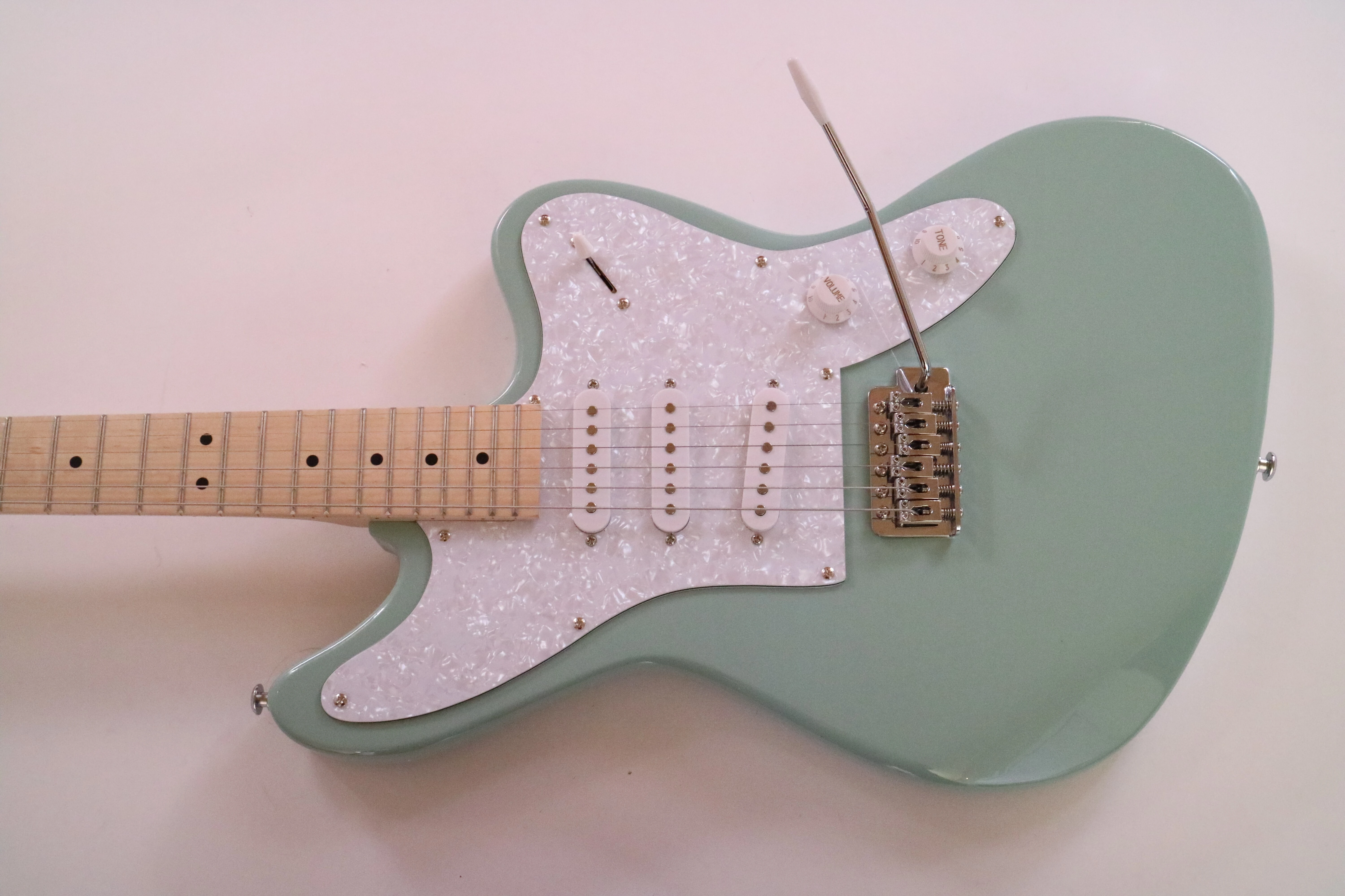 Afanti Customized SSS Pickup Tremolo Bridge Maple Fingerboard Green Electric Guitar