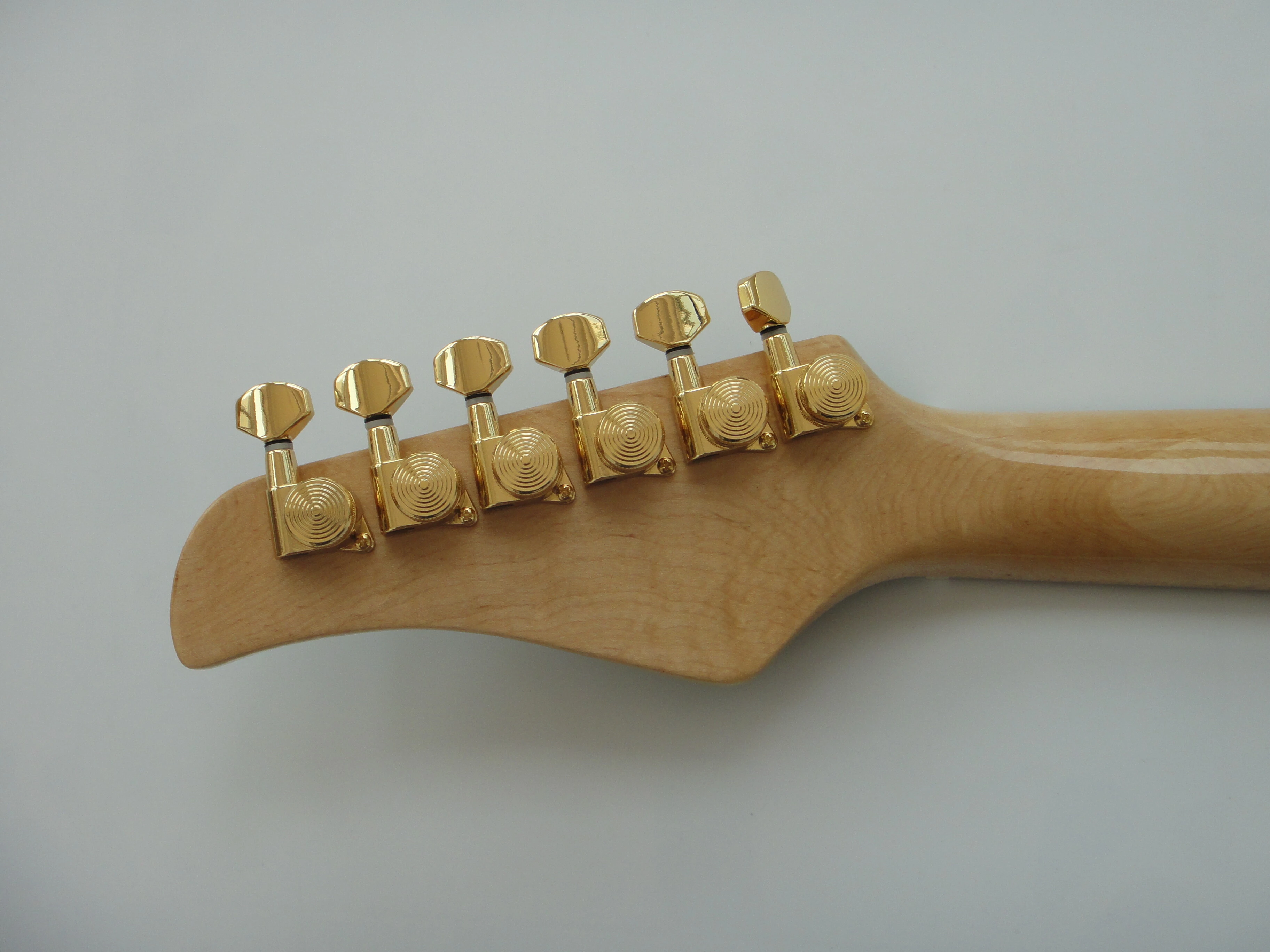 Afanti Mahogany avec placage d'érable flammé sur la table et le dos Guitare électrique