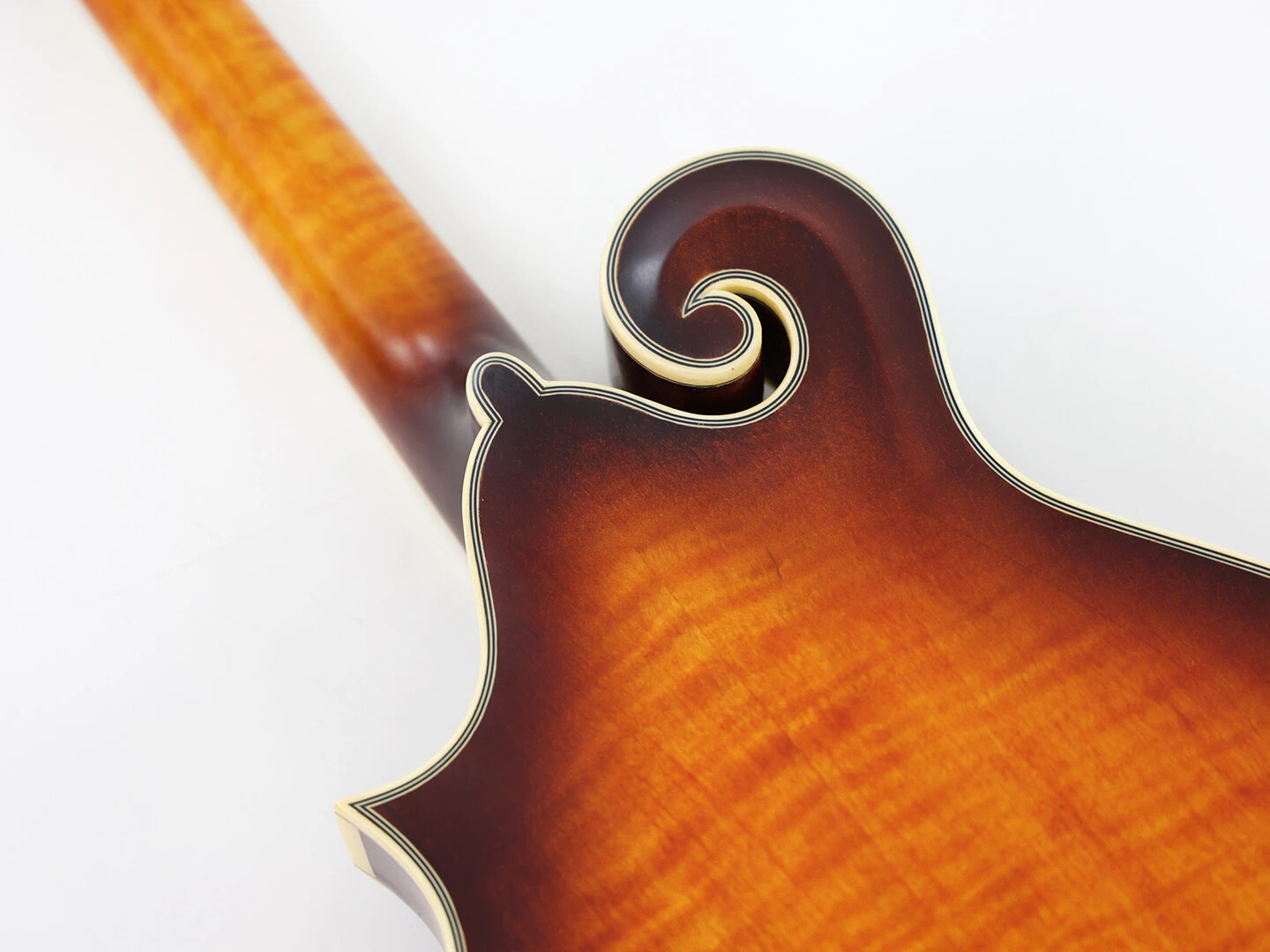 East Luthier Mandoline F en érable flammé massif avec manche en queue d'aronde Sunburst
