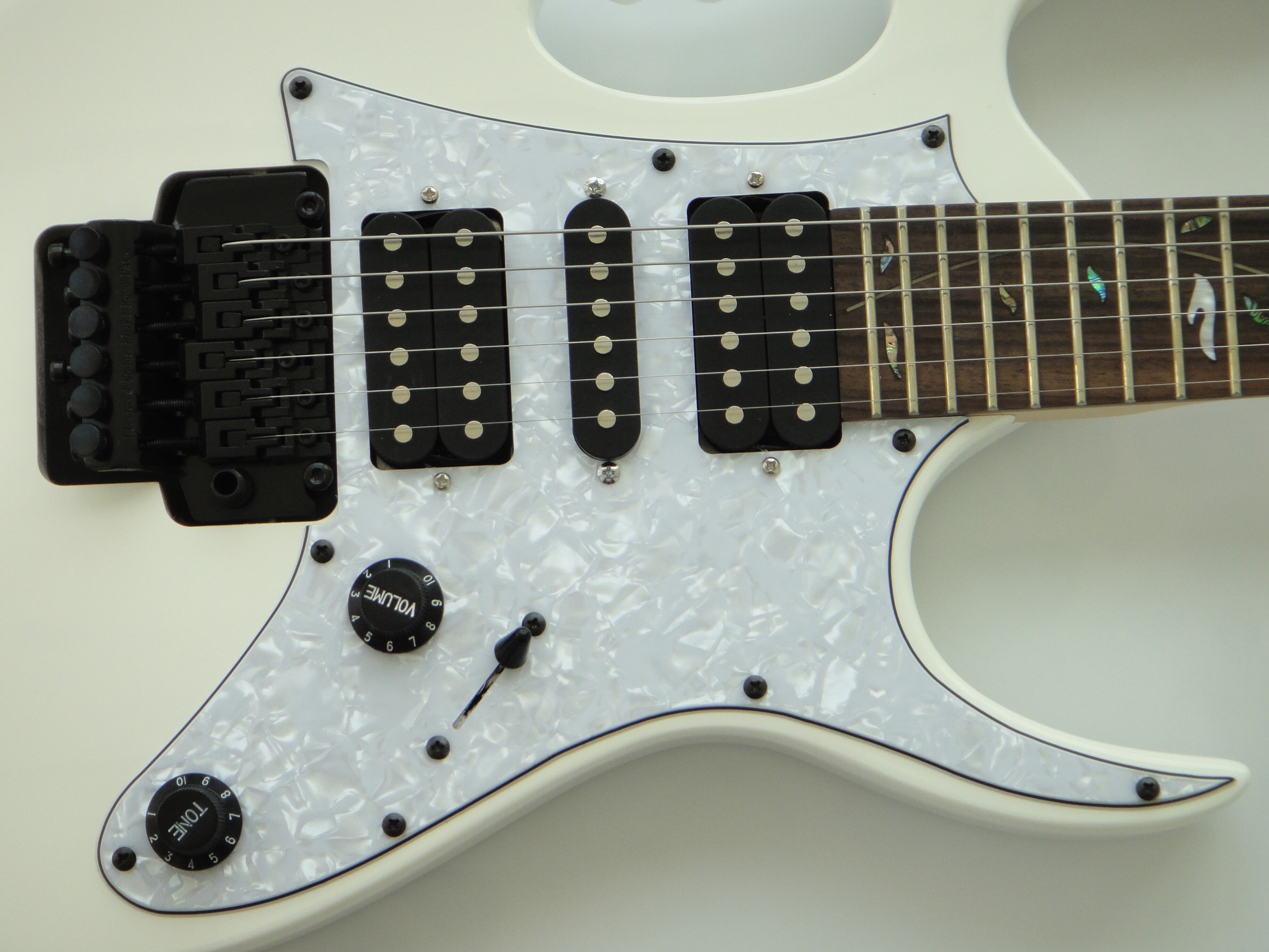 Guitare électrique sur mesure Afanti avec manche en érable vissé et corps en tilleul