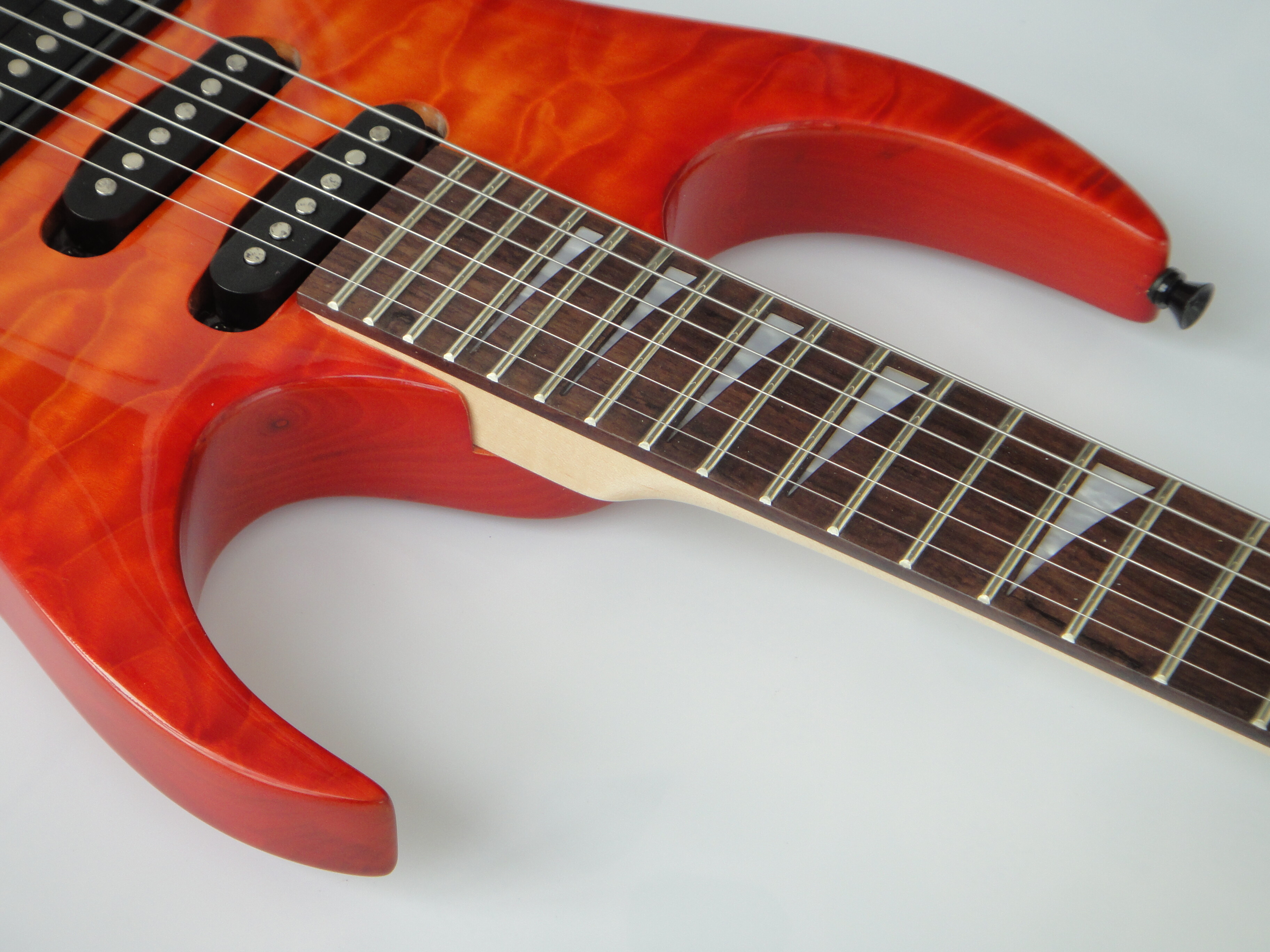 Guitare électrique Afanti en acajou avec placage d'érable ondé