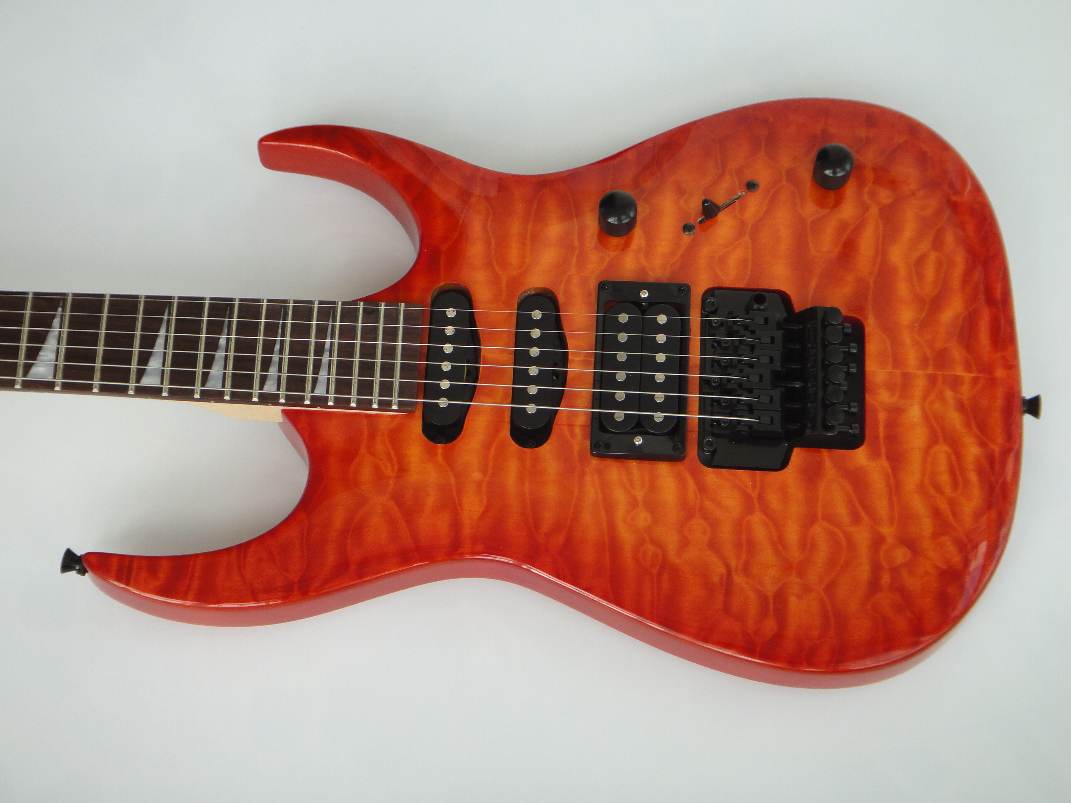 Guitare électrique Afanti en acajou avec placage d'érable ondé