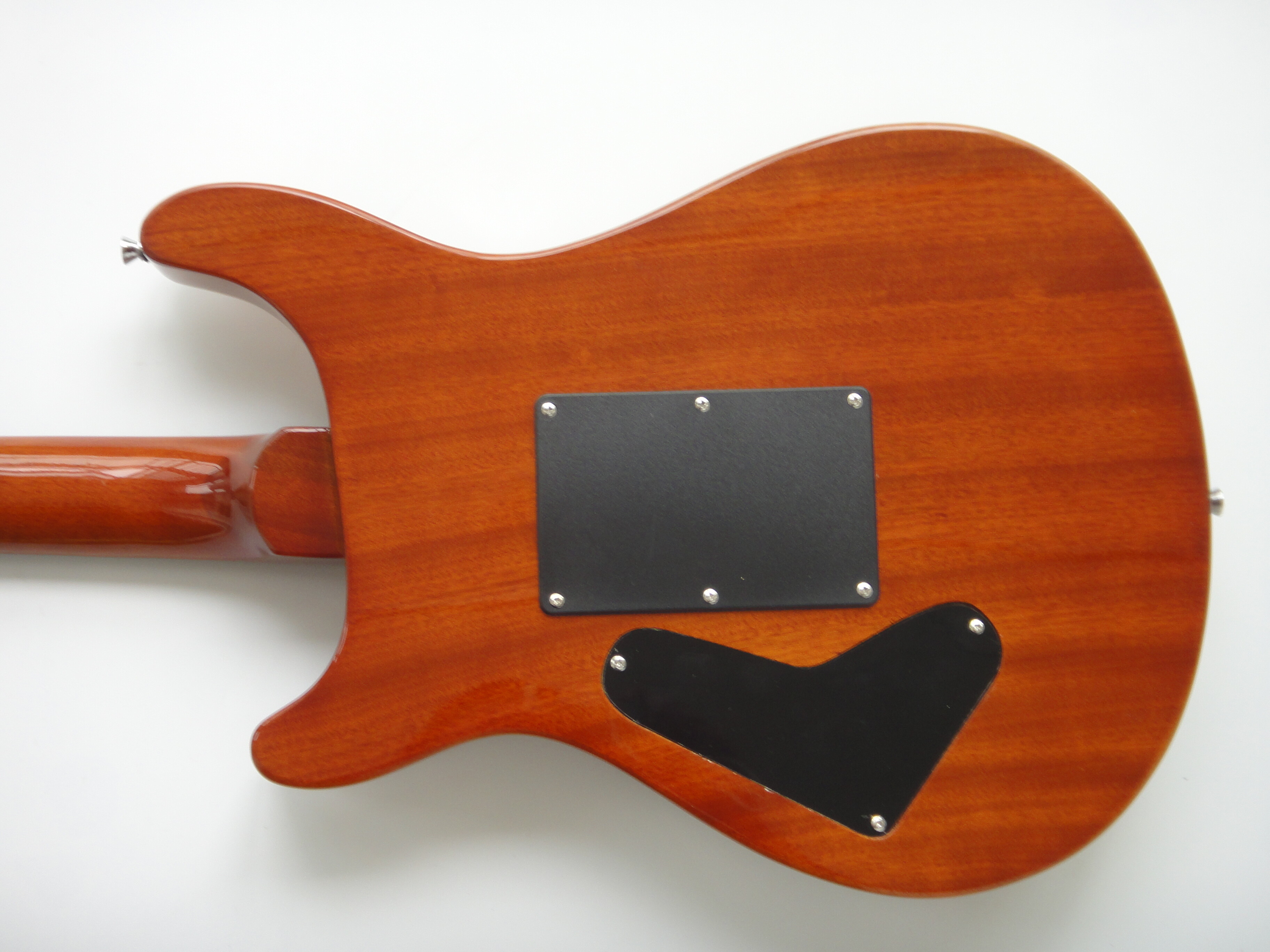 Guitare électrique Afanti en tilleul avec placage d'érable matelassé