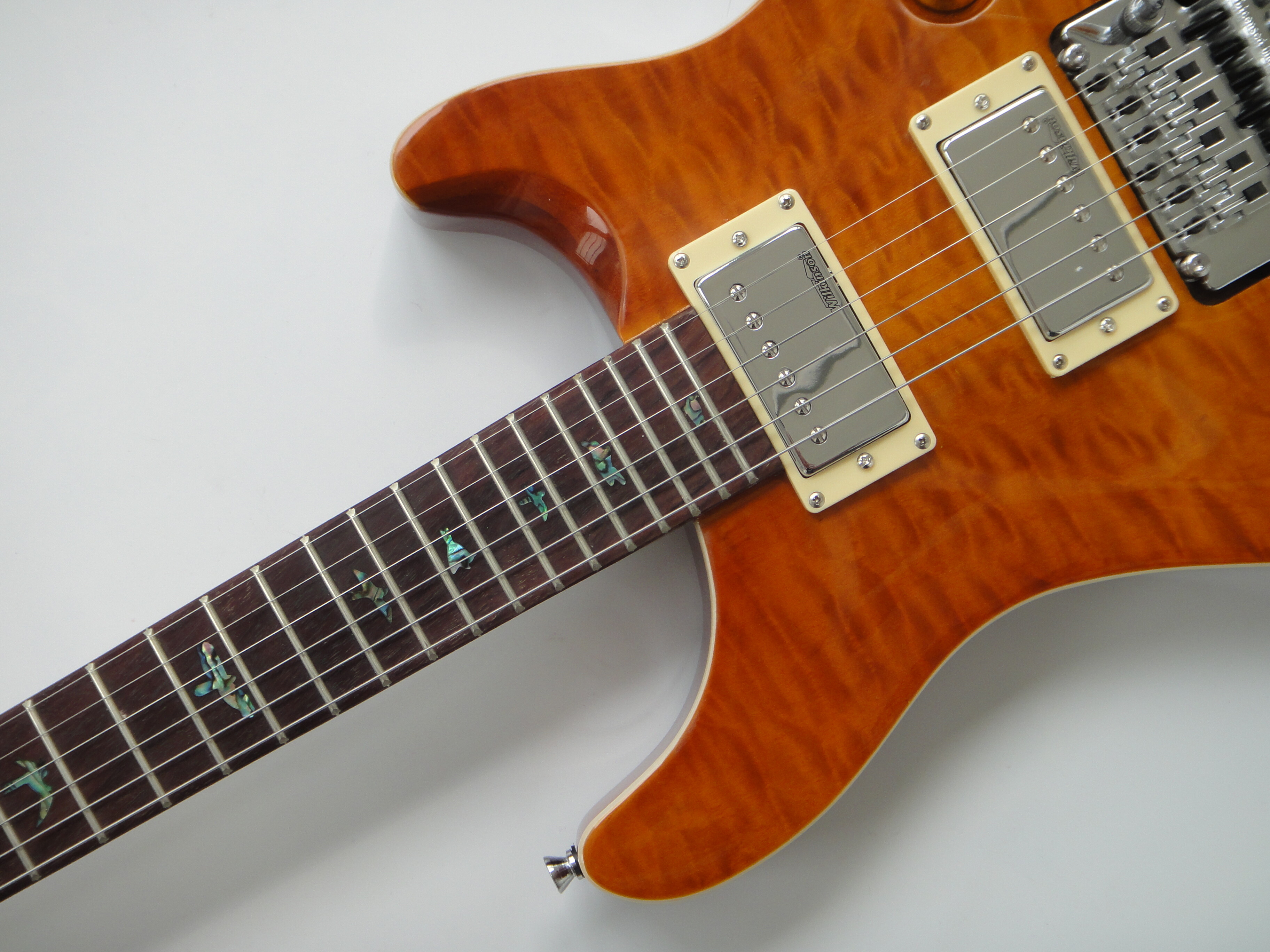 Guitare électrique Afanti en tilleul avec placage d'érable matelassé