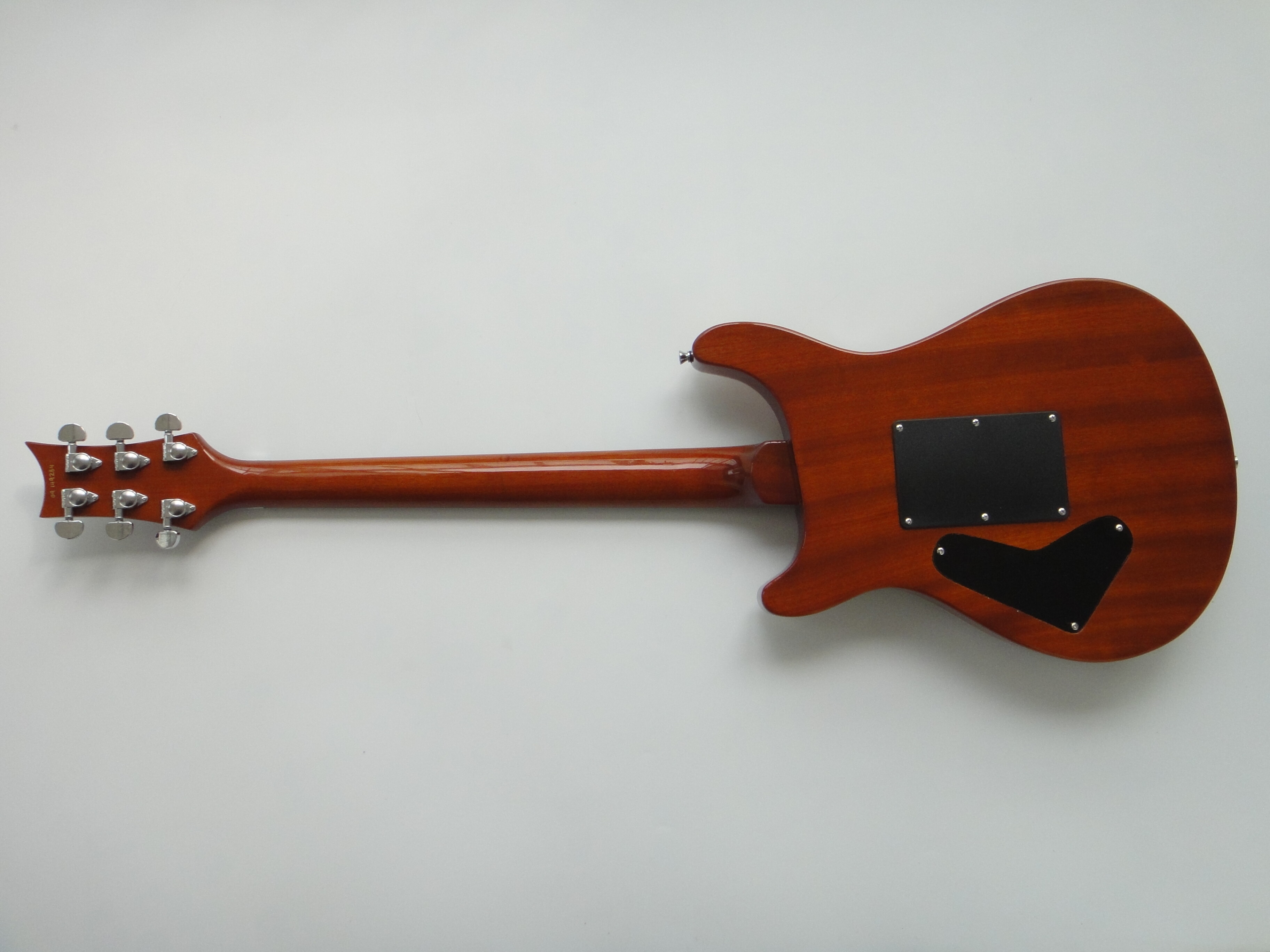 Guitare électrique Afanti en tilleul avec placage d'érable matelassé