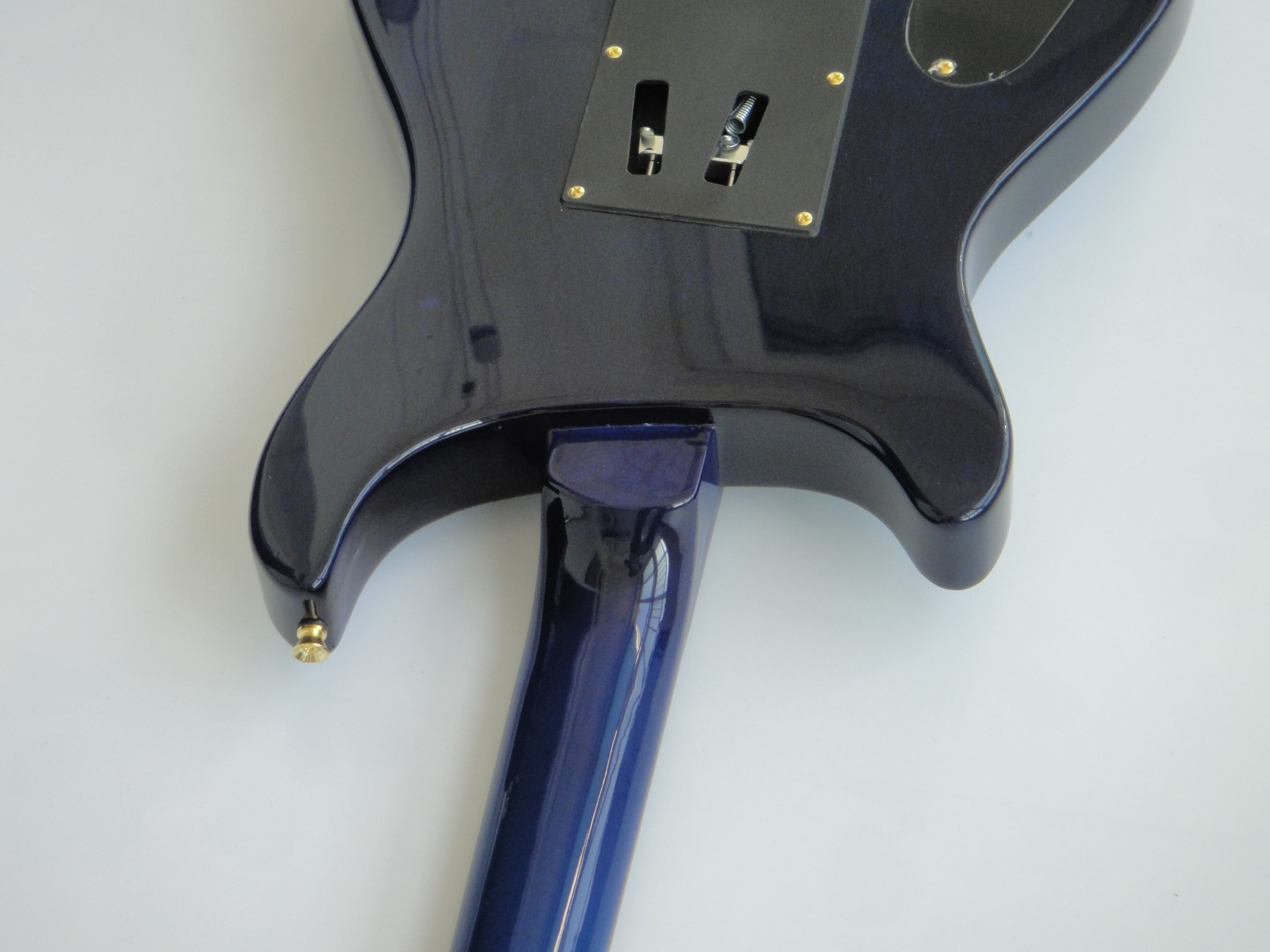 Guitare électrique Afanti en acajou avec manche en tilleul et placage d'érable matelassé