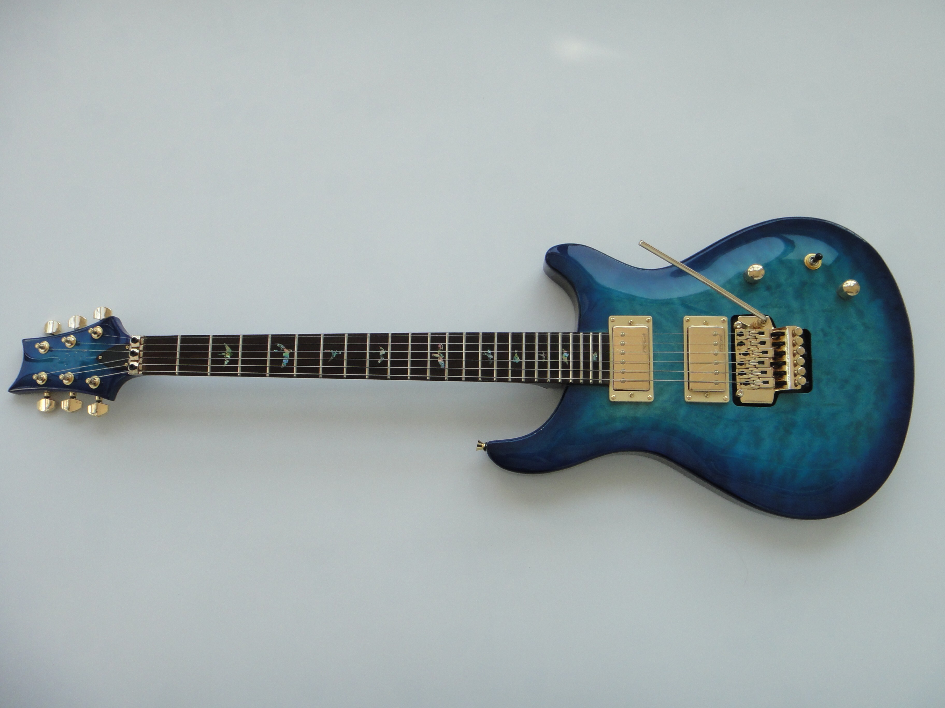 Guitare électrique Afanti en acajou avec manche en tilleul et placage d'érable matelassé