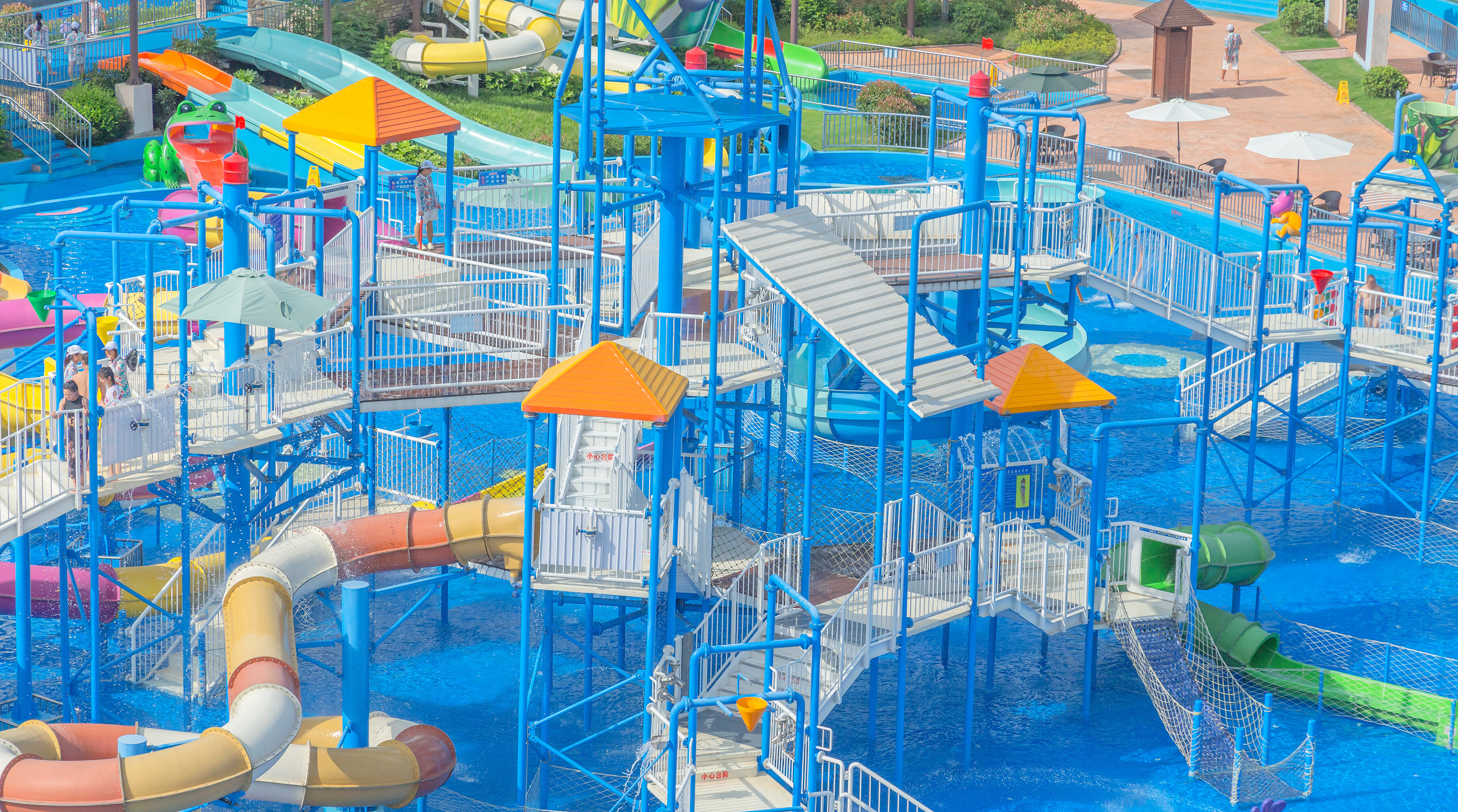 Medium-sized water house