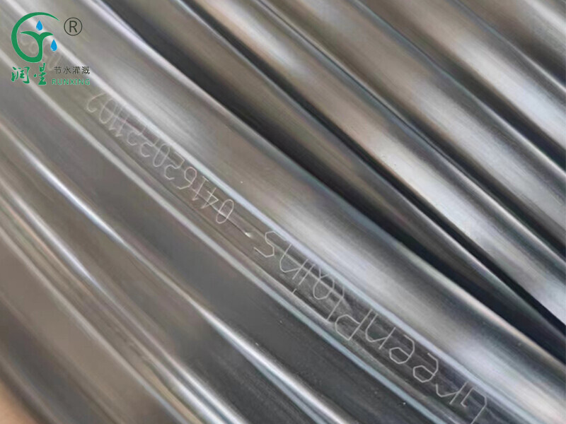 Bande d'égouttage continue en forme de T