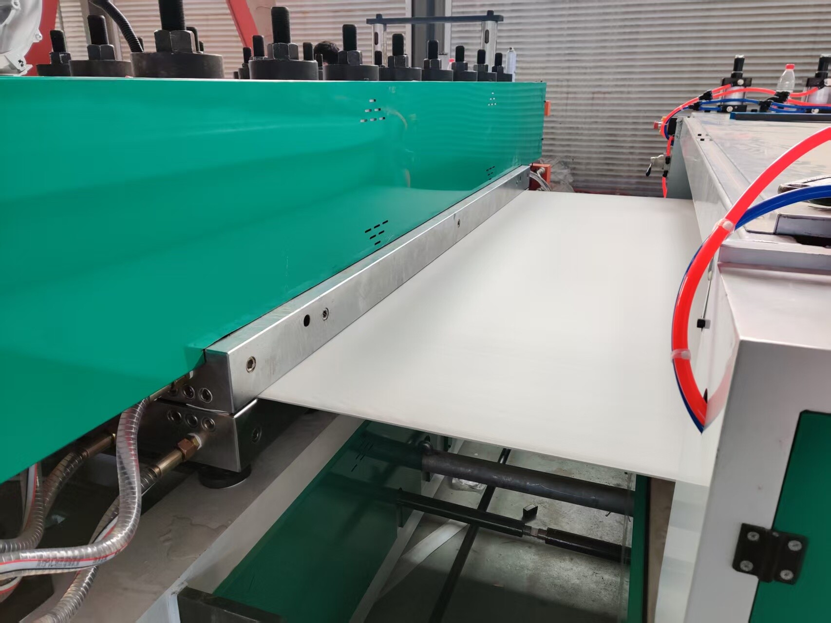 The hollow lattice plate equipment developed and produced by Qingdao Julitong plastic Machinery is officially started The hollow lattice plate equipment developed and produced by Qingdao Julitong plastic Machinery is officially started