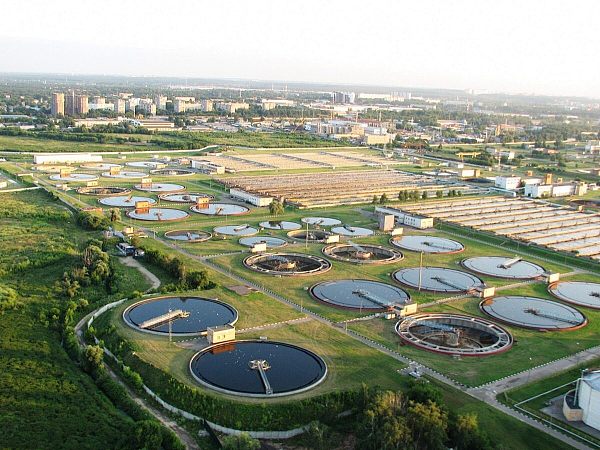 The application of steel in water treatment is mainly reflected in the construction of water treatment equipment and the production of components such as pipelines.