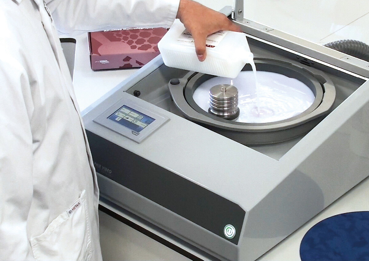 Metallographic embedding machine