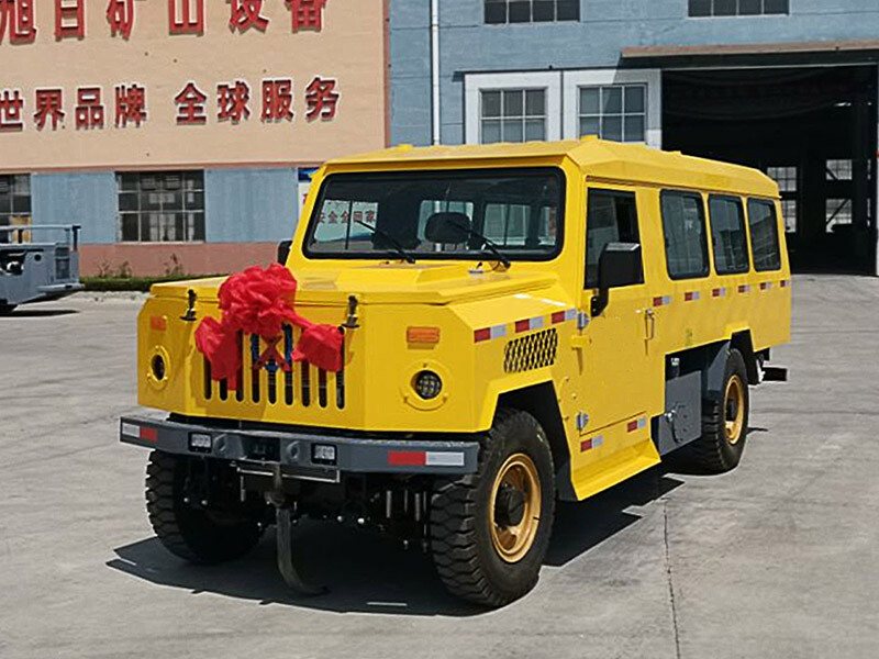 Trackless passenger vehicle RU-10
