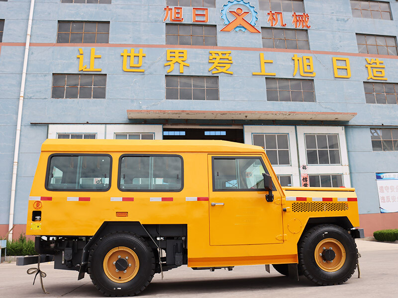 Trackless passenger vehicle RU-10