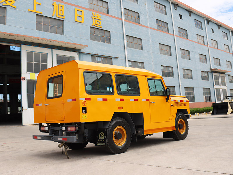 Trackless passenger vehicle RU-10