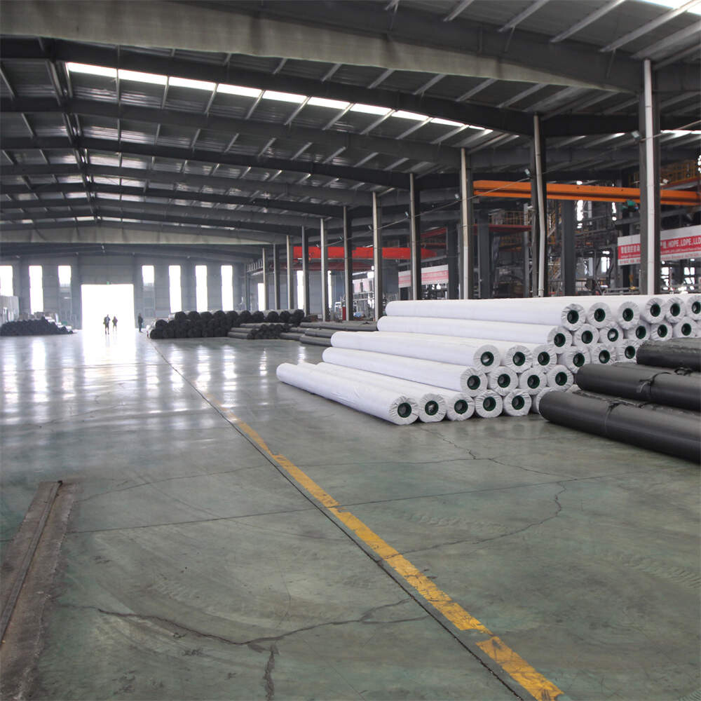 Revestimiento de arcilla geosintética compuesta