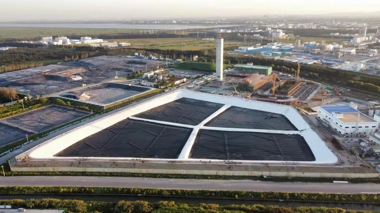 A Shandong Hongyue fornece soluções avançadas de geomembranas para projectos de grande escala em aquacultura, exploração mineira e gestão de resíduos