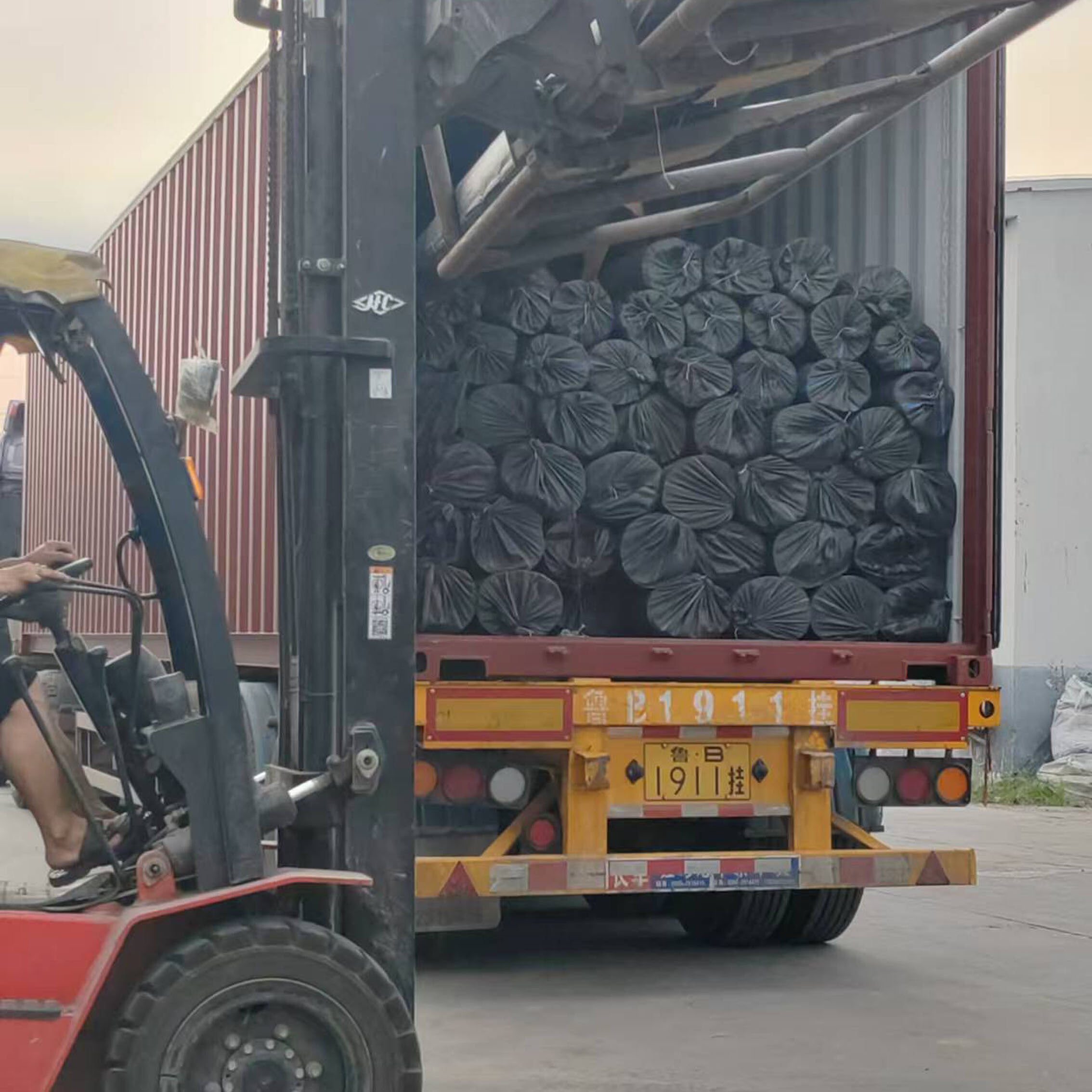 Geogrelha biaxial de aço e plástico