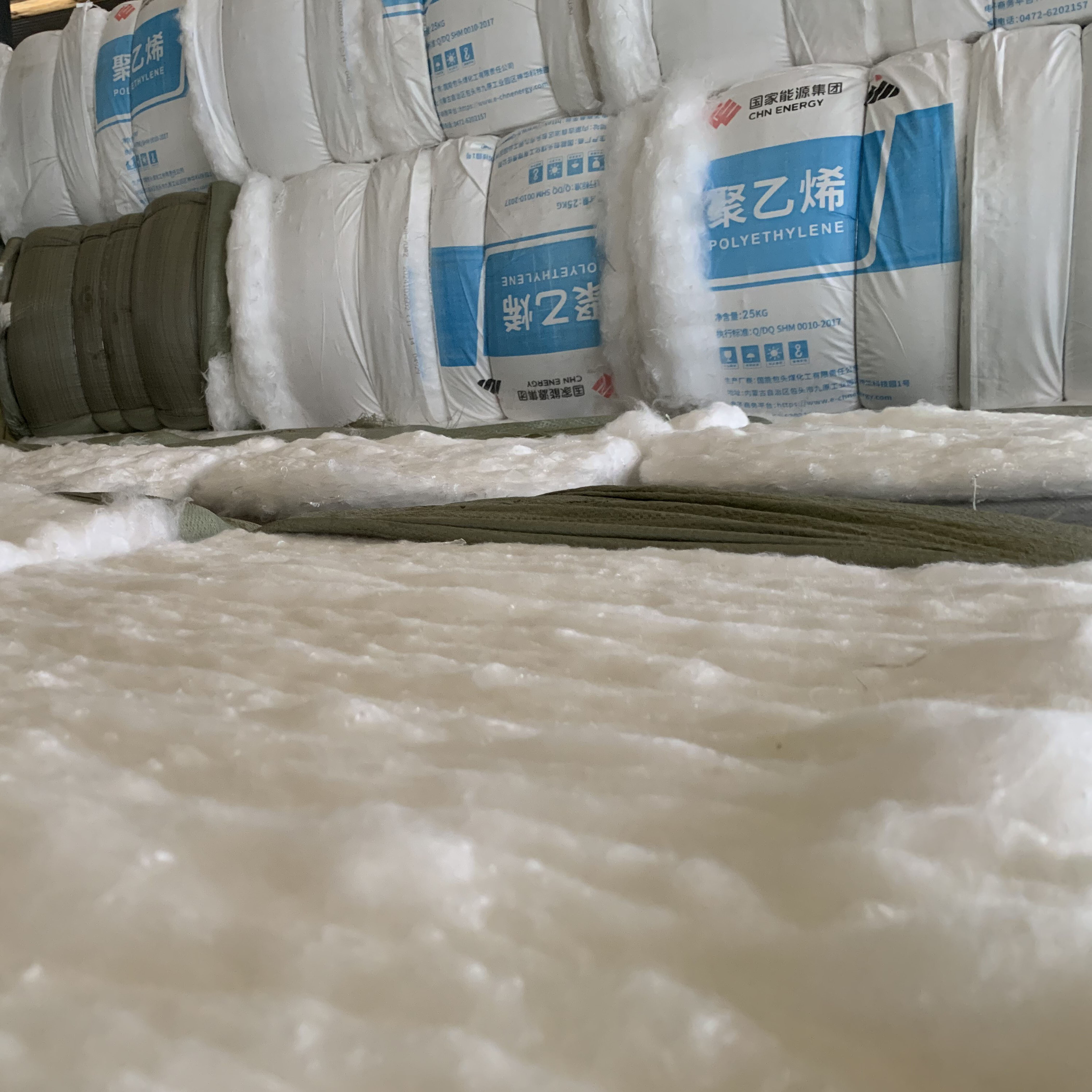 Tissu géotextile de protection contre le gel