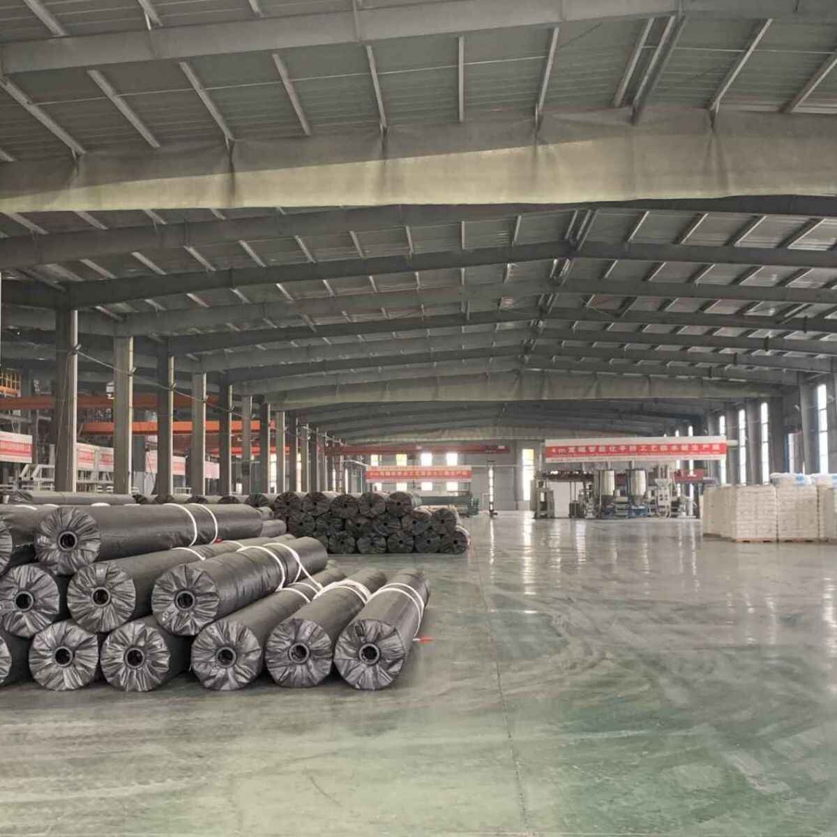 Panneau de drainage composite à filaments longs