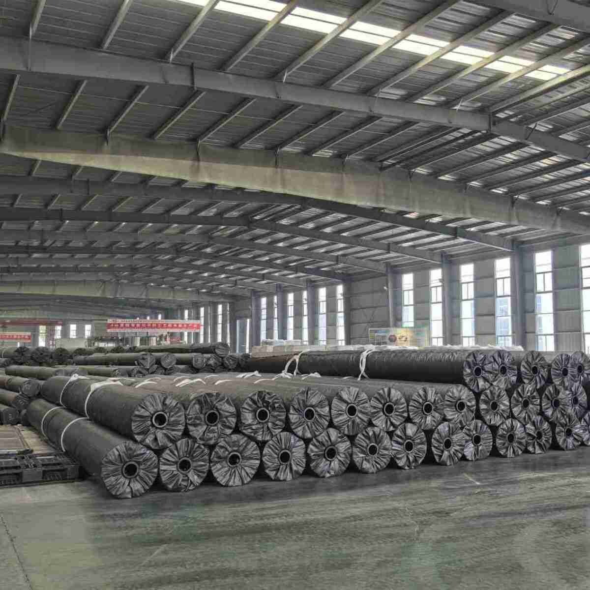 Panneau de drainage composite à filaments longs