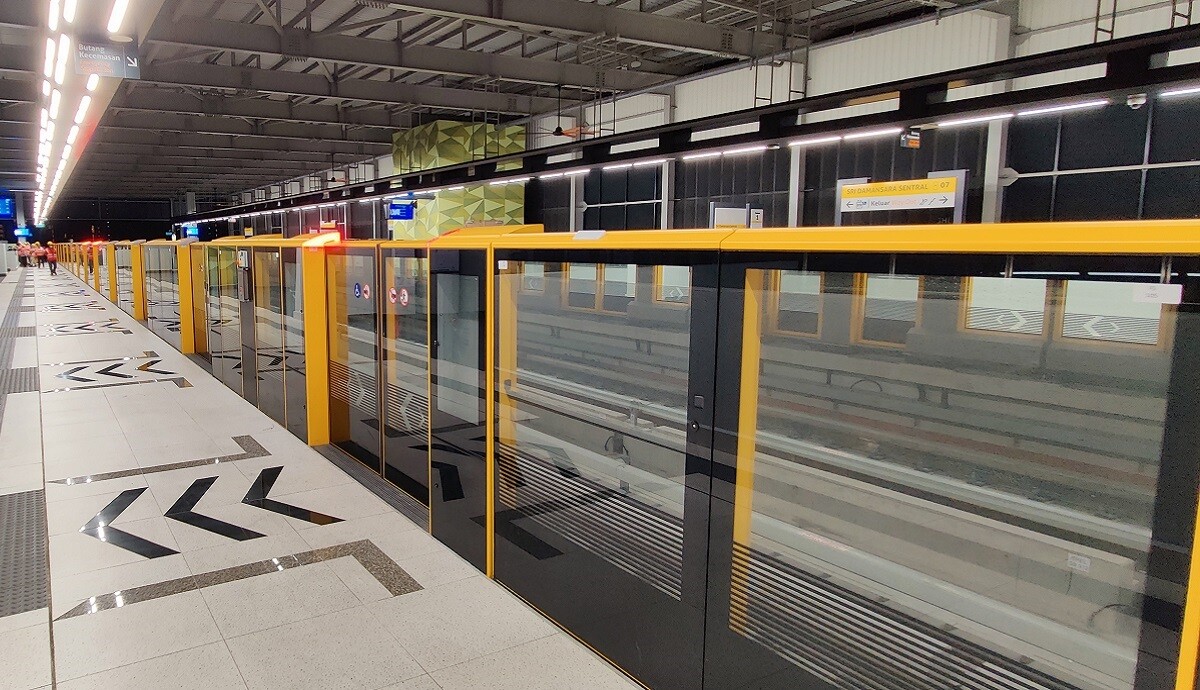 Kuala Lumpur MRT Metro Line 2 semi enclosed platform screen door