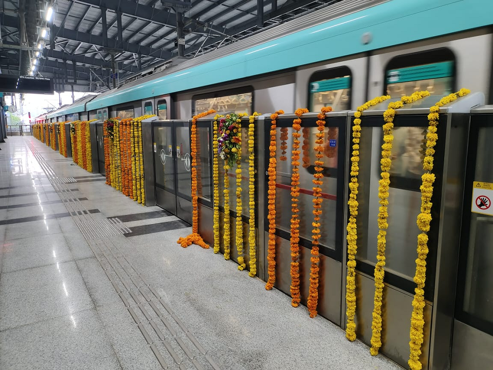 The first phase of Mumbai Metro Line 3 with the Horizon Traffic platform screen door system was opened.