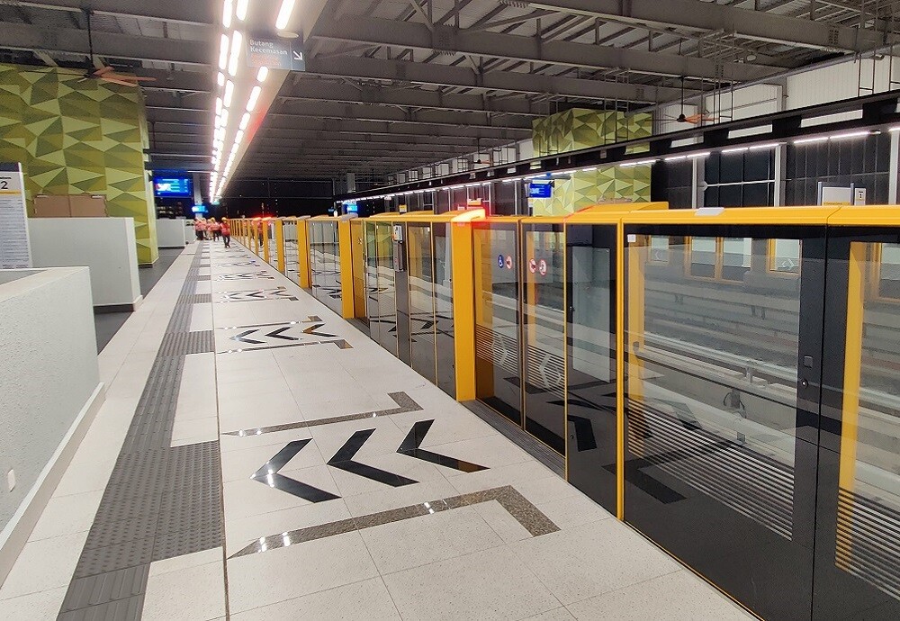 Half height platform edge gate