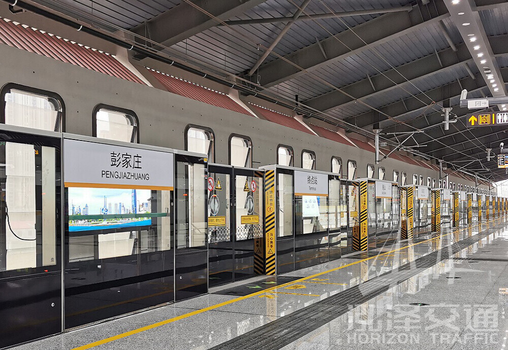 Automatic sliding platform screen door