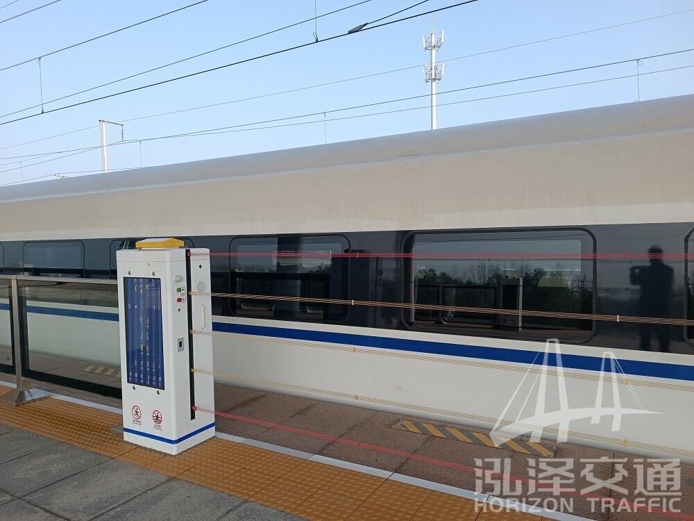 Vertical rope platform screen door