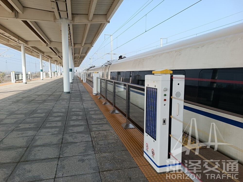 Railway platform screen door Railway platform screen door