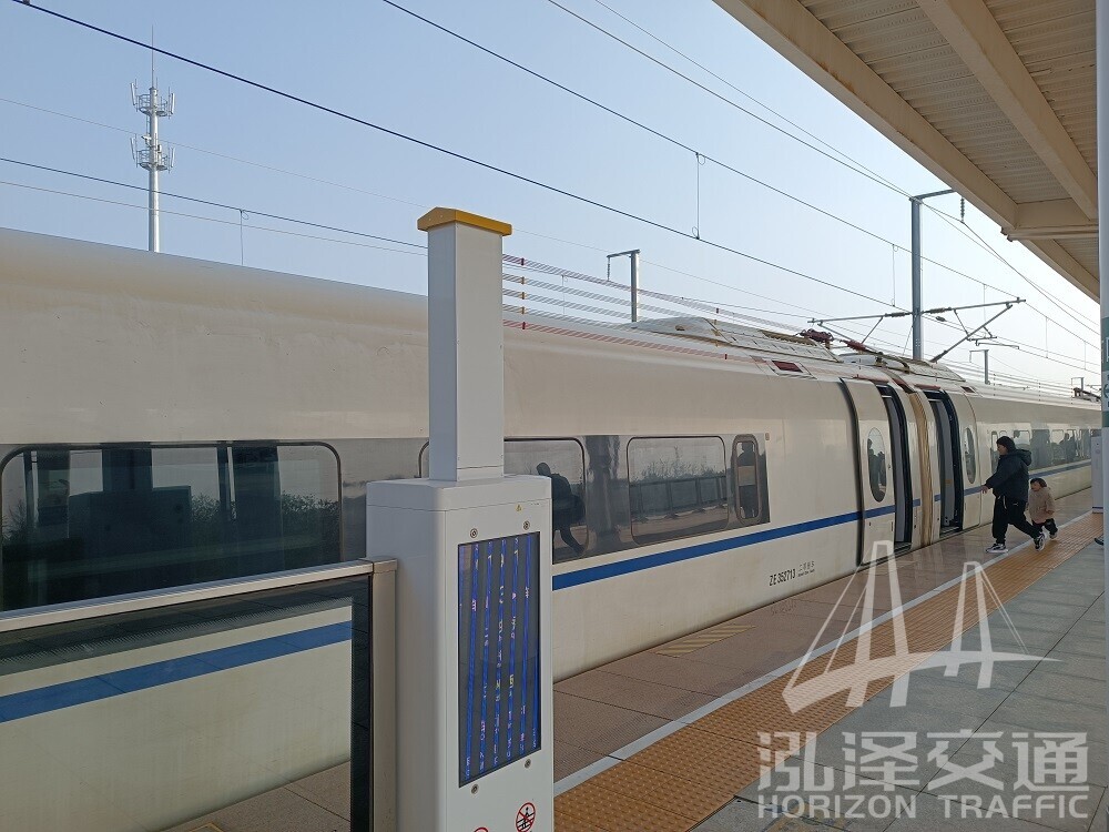 Platform edge screen door