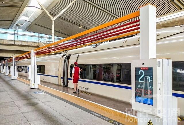 Automatic platform edge lifting type safety gate Automatic platform edge lifting type safety gate