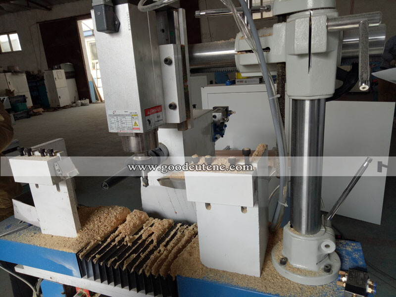 GC1530WL-S GoodCut Wood Turning Lathe Machine with Screw Lathe Spindle 4.jpg