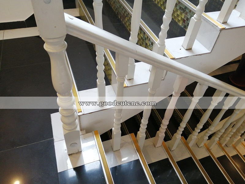 GC1530WL-S GoodCut Wood Turning Lathe Machine with Screw Lathe Spindle Sample.jpg