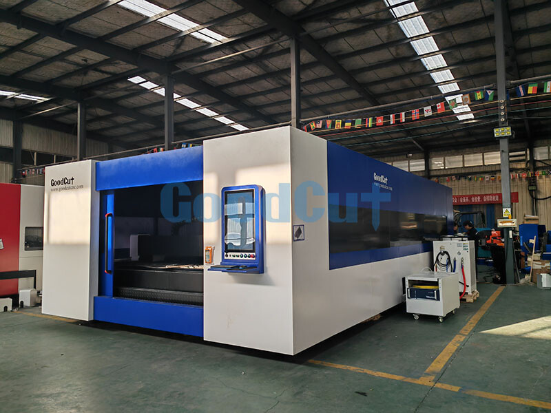 GC3060FC-D Double Table Fiber Laser Cutting Machine with Enclosed Protective Cover